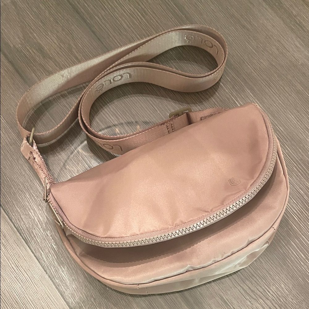 Lole Crossbody Bag Flap Magnetic Closure Lolë